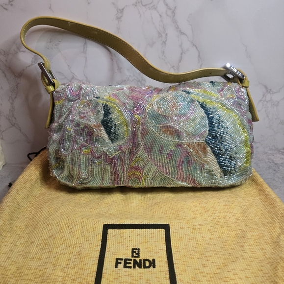 ๐ซ SOLD ๐ซ Fendi โจ๏ธ ULTRA RARE โจ๏ธ Beaded Crystal Baguette - Picture 10 of 13